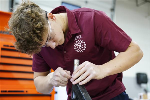 ENGINEERING RELATED TECHNOLOGY students working in lab